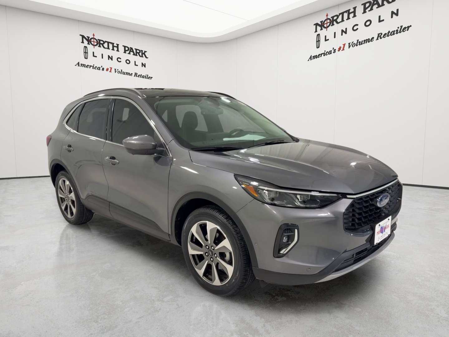 Used 2023 Ford Escape Platinum w/ Premium Technology Package AWD/4WD image 7