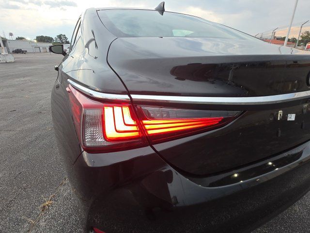 Used 2025 Lexus ES 350 w/ Premium Package FWD image 28