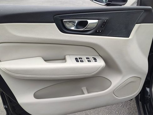 Certified 2023 Volvo XC60 B5 Core w/ Climate Package image 8