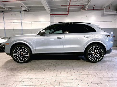New 2026 Porsche Cayenne E-Hybrid AWD/4WD image 2
