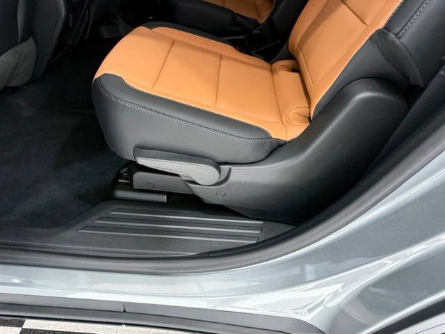 New 2027 Chevrolet Traverse Z71 w/ Enhanced Driving Package AWD/4WD image 19