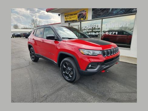 Used 2023 Jeep Compass Trailhawk w/ Trailhawk Convenience Group AWD/4WD image 1