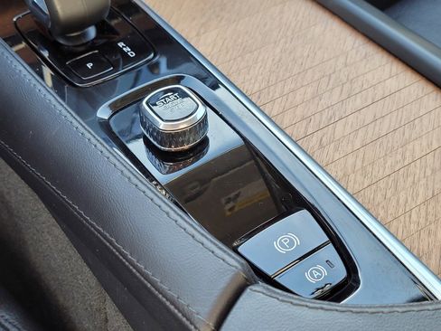 Certified 2023 Volvo XC90 T8 Plus w/ Protection Package Premier image 27