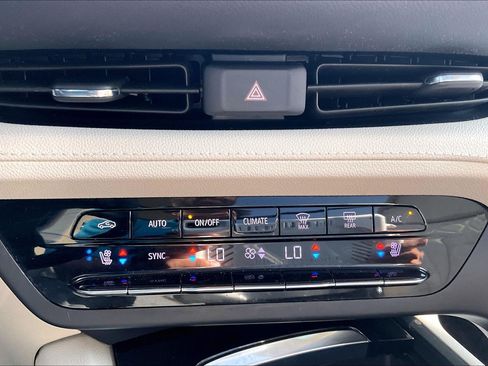 Used 2022 Buick Envision Avenir w/ Premium Seat Package FWD image 29