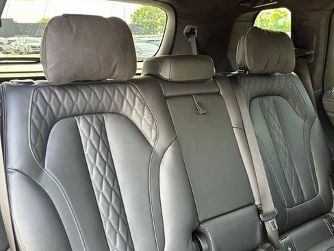 Used 2026 BMW X7 M60i AWD/4WD image 32
