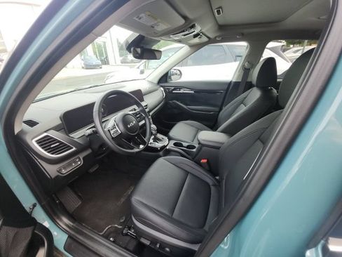 Certified 2025 Kia Seltos EX w/ EX Sunroof Package AWD/4WD image 4