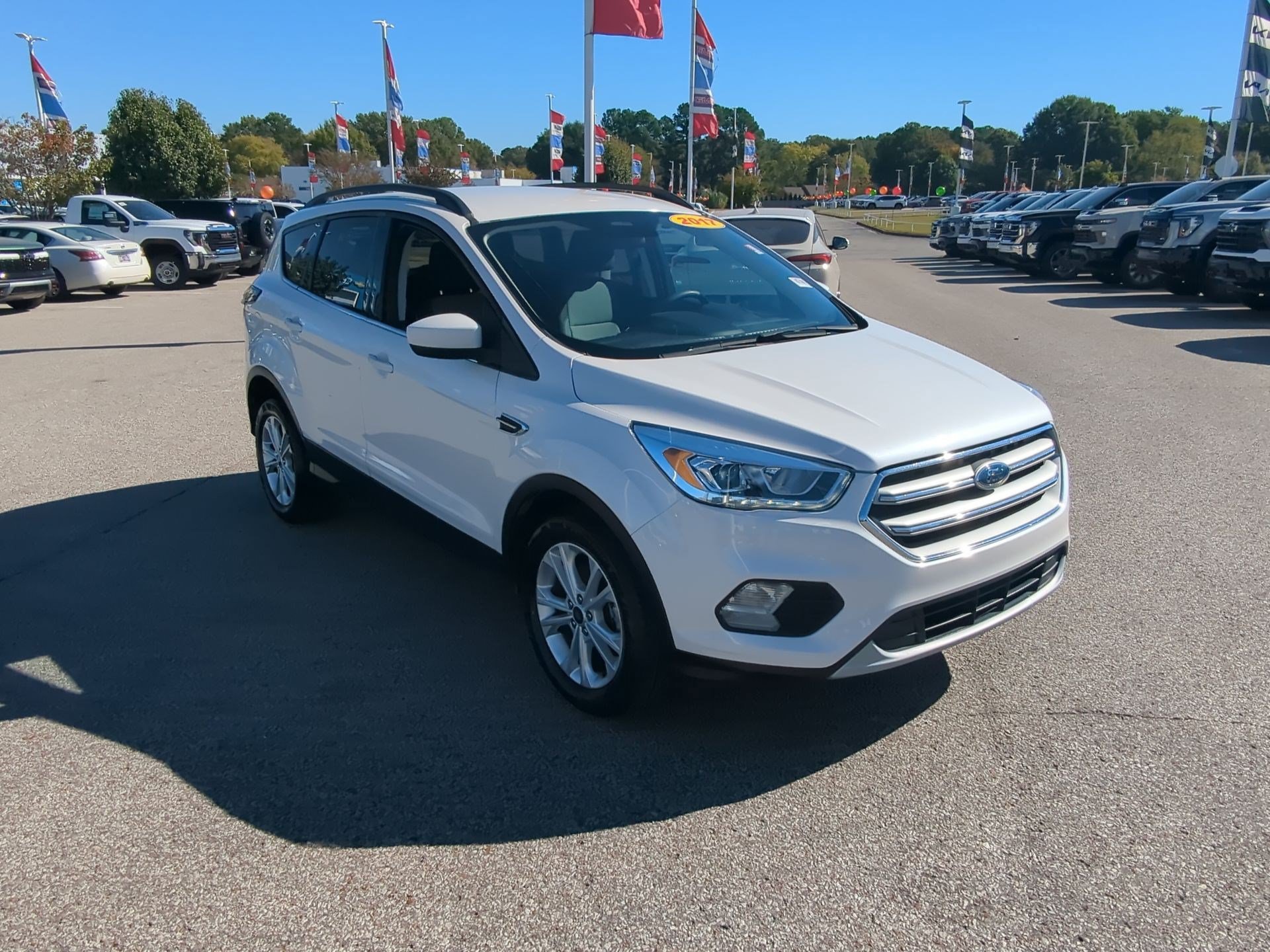 Used 2017 Ford Escape SE w/ Equipment Group 201A FWD image 2