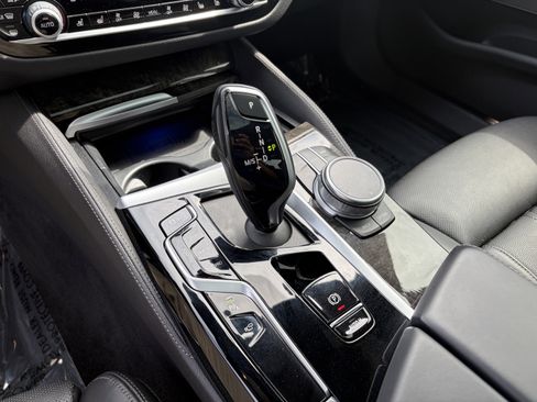Used 2021 BMW M550i xDrive AWD/4WD image 12