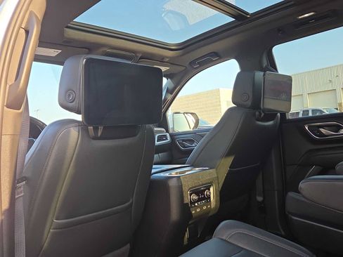 Used 2024 Chevrolet Tahoe Z71 w/ Luxury Package AWD/4WD image 16