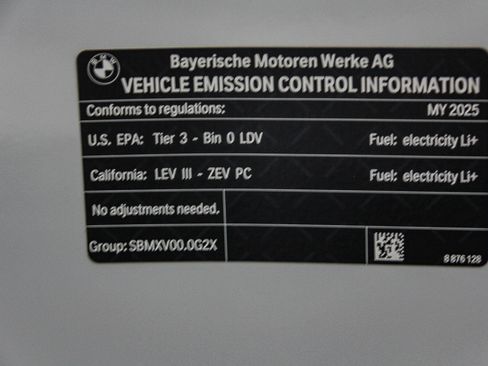 Used 2025 BMW i7 xDrive60 image 28