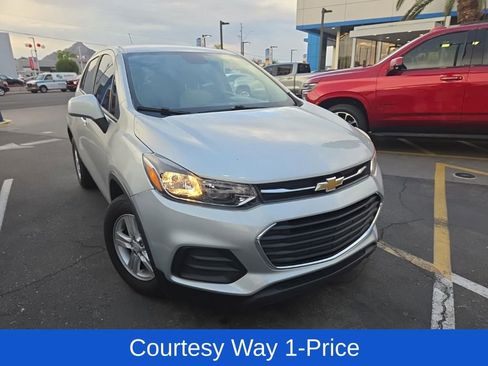 Used 2021 Chevrolet Trax LS w/ Tint and Cruise Package FWD image 4