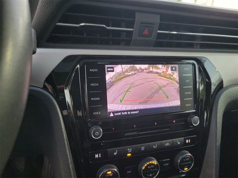 Used 2021 Volkswagen Passat 2.0T SE image 23