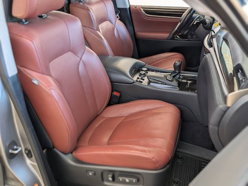 Used 2017 Lexus LX 570 4WD w/ Luxury Package image 25