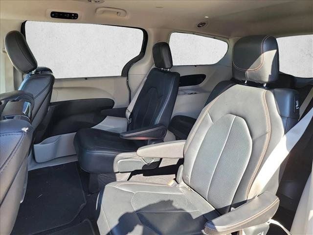 Used 2018 Chrysler Pacifica Touring-L Plus w/ Advanced Safetytec Group FWD image 14