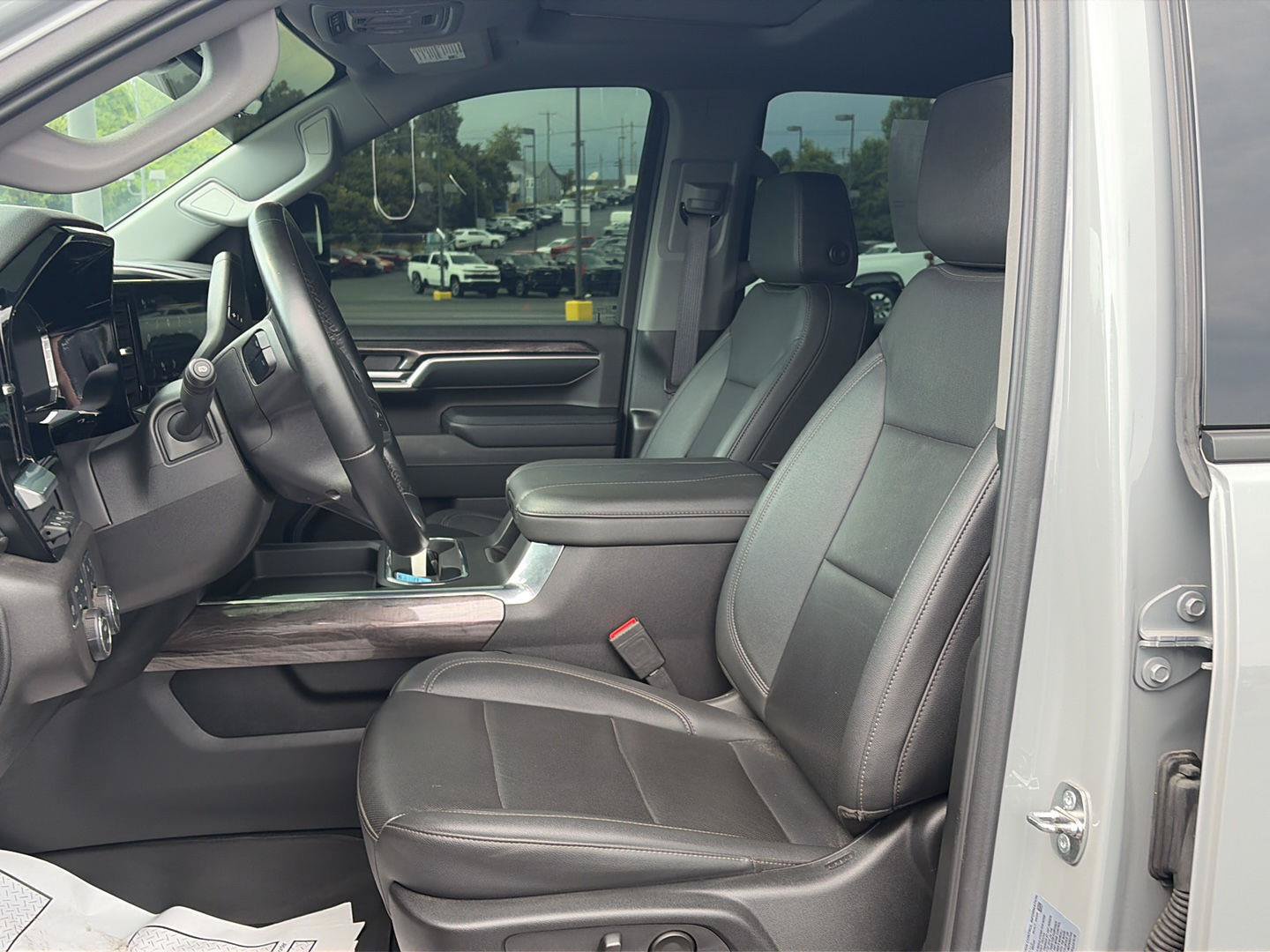 Used 2024 Chevrolet Silverado 2500 LTZ w/ LTZ Plus Package AWD/4WD image 12