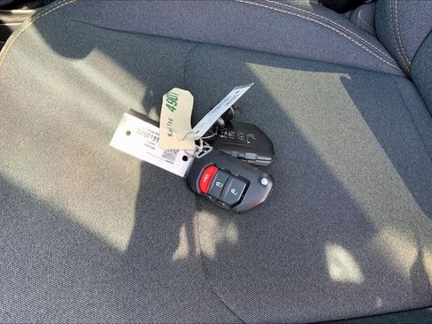 Used 2025 Jeep Gladiator Sport image 14