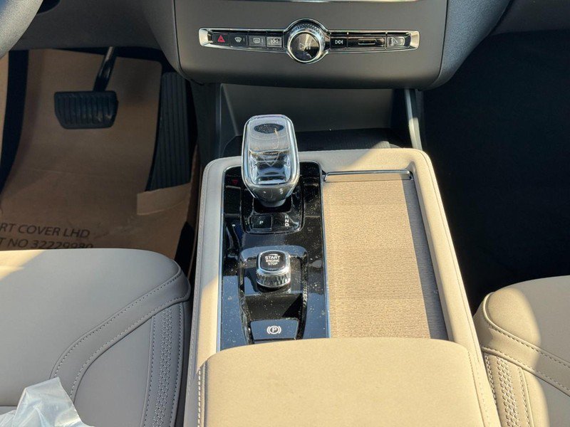 New 2026 Volvo XC90 T8 Plus w/ Protection Package Premier AWD/4WD image 9
