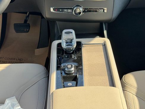New 2026 Volvo XC90 T8 Plus w/ Protection Package Premier image 9
