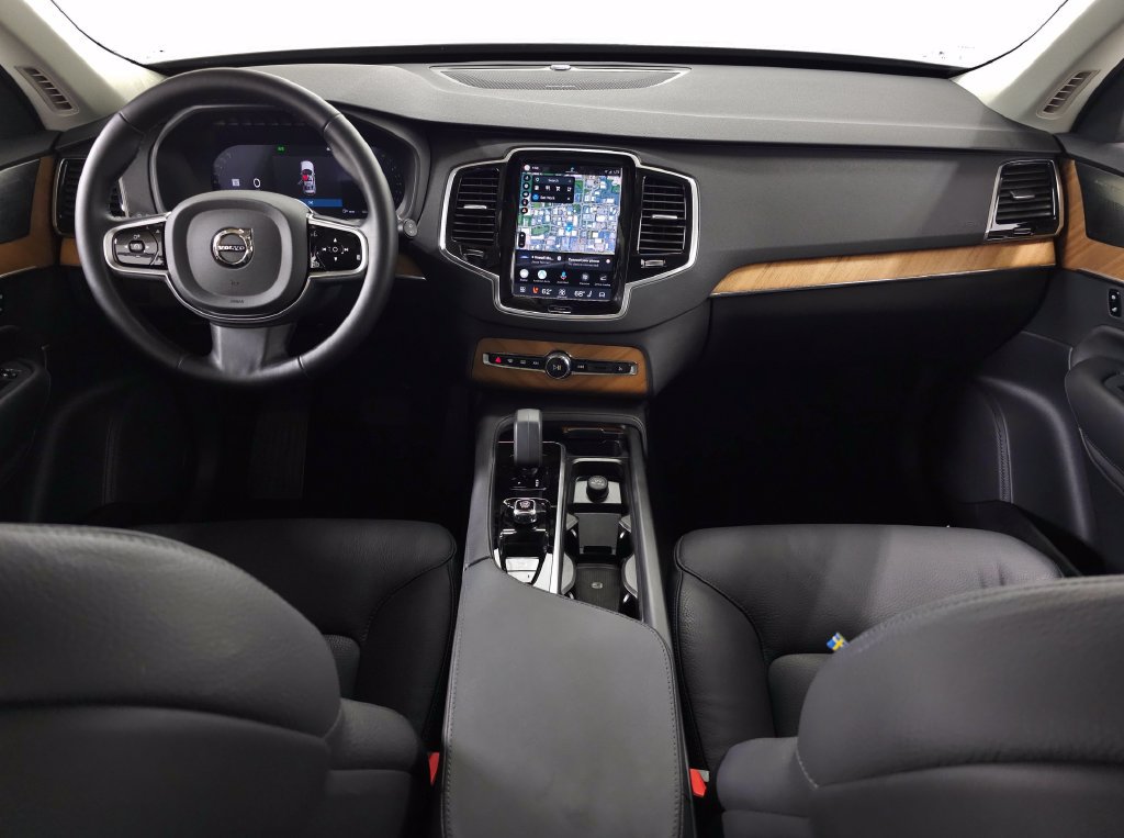Certified 2025 Volvo XC90 B6 Plus w/ Protection Package AWD/4WD image 12