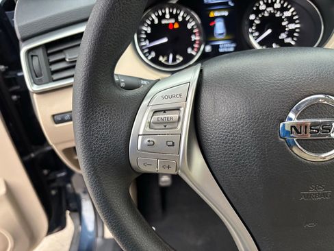 Used 2016 Nissan Rogue SV w/ SV Premium Package image 18