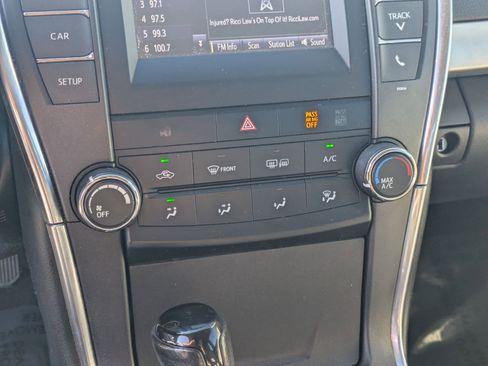 Used 2017 Toyota Camry SE image 20