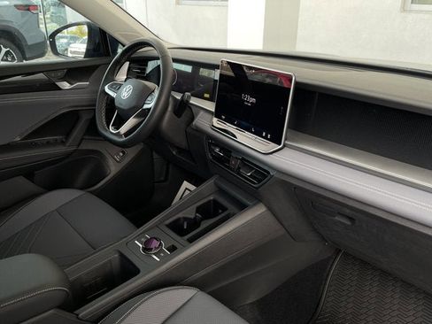 New 2026 Volkswagen Tiguan SE R-Line image 20