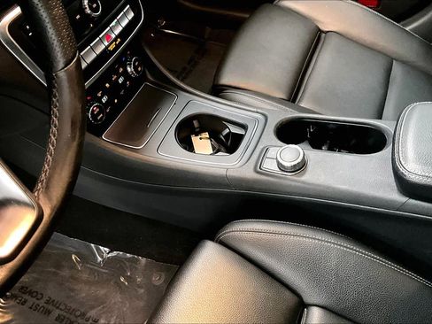 Used 2019 Mercedes-Benz CLA 250 4MATIC image 17