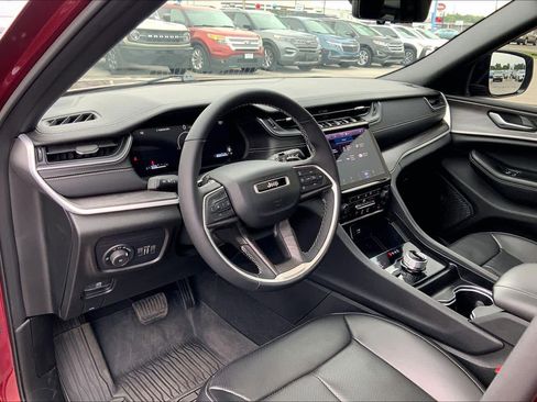 Used 2025 Jeep Grand Cherokee L Limited w/ Luxury Tech Group II AWD/4WD image 18