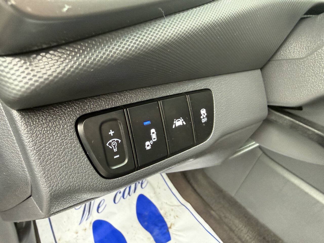 Used 2020 Hyundai Ioniq SEL FWD image 15