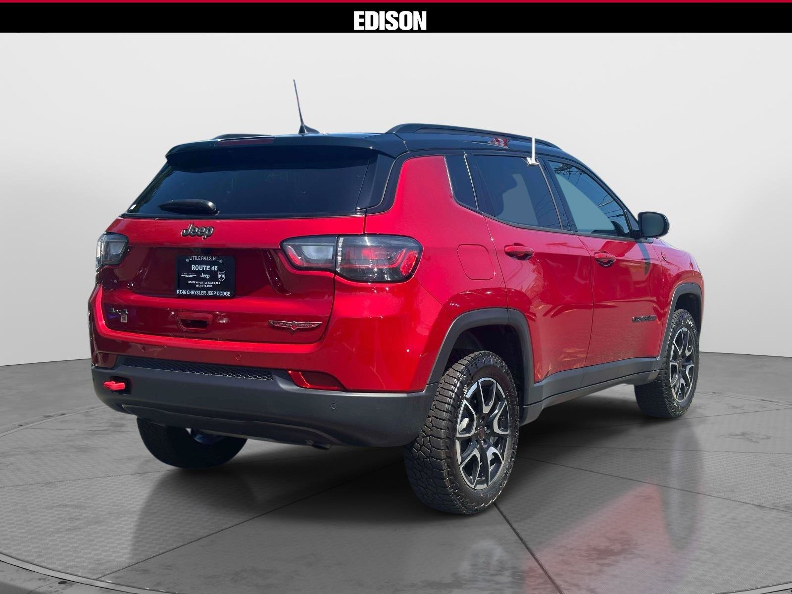 Used 2025 Jeep Compass Trailhawk w/ Trailhawk Elite Group AWD/4WD image 4