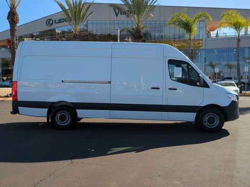 Used 2023 Mercedes-Benz Sprinter 2500 image 4