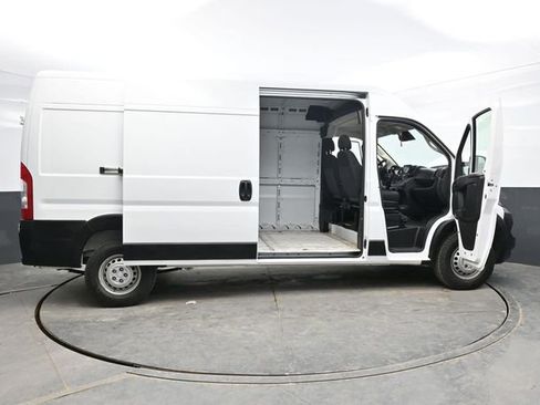 Used 2024 RAM ProMaster 2500 w/ Convenience Group image 46