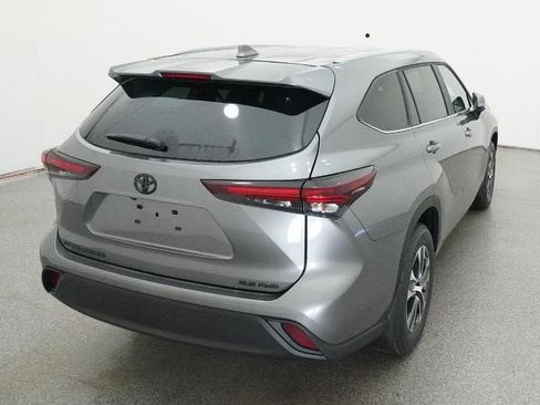 New 2026 Toyota Highlander XLE image 8