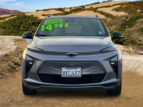 Used 2022 Chevrolet Bolt EUV LT w/ Convenience Package image 9
