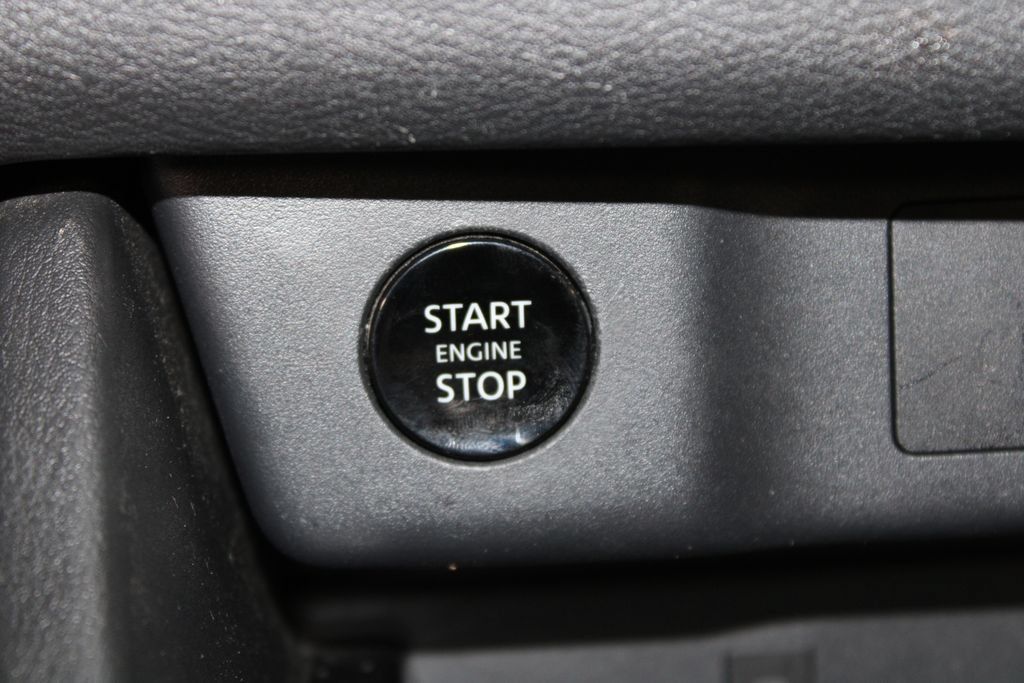 Used 2024 Nissan Rogue SL FWD image 38