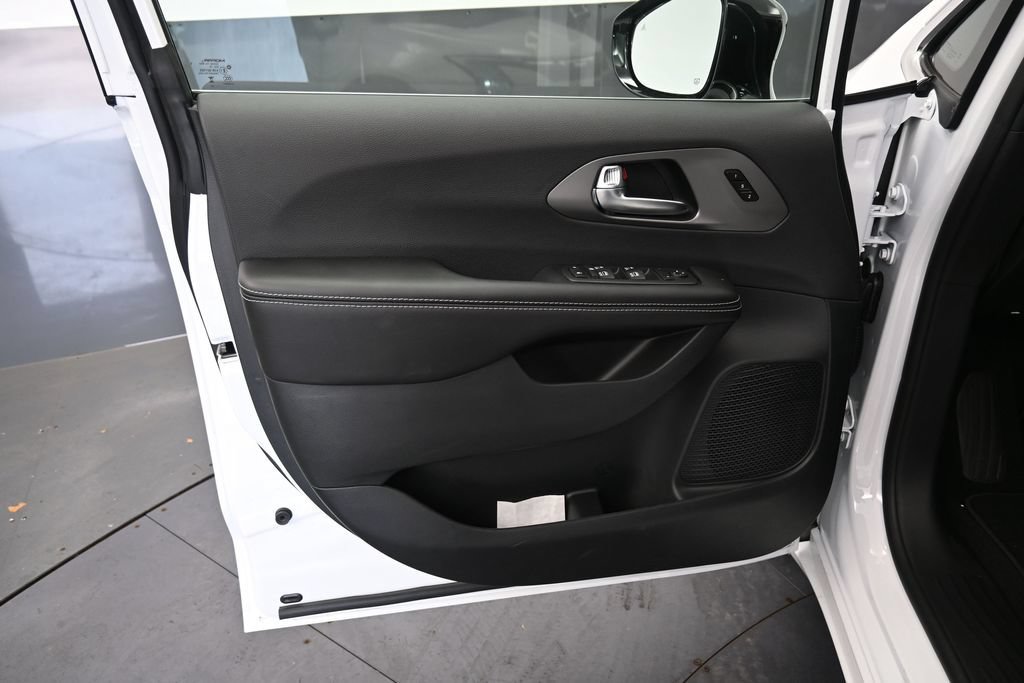 New 2027 Chrysler Pacifica Select w/ Family Tech Group FWD image 13