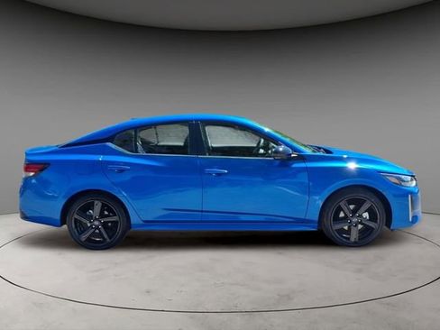 Certified 2025 Nissan Sentra SR FWD image 11