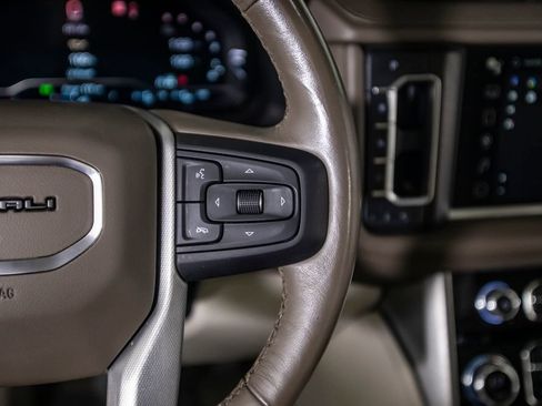 Used 2022 GMC Yukon Denali w/ Denali Premium Package AWD/4WD image 43