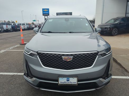 Used 2025 Cadillac XT6 Premium Luxury image 3