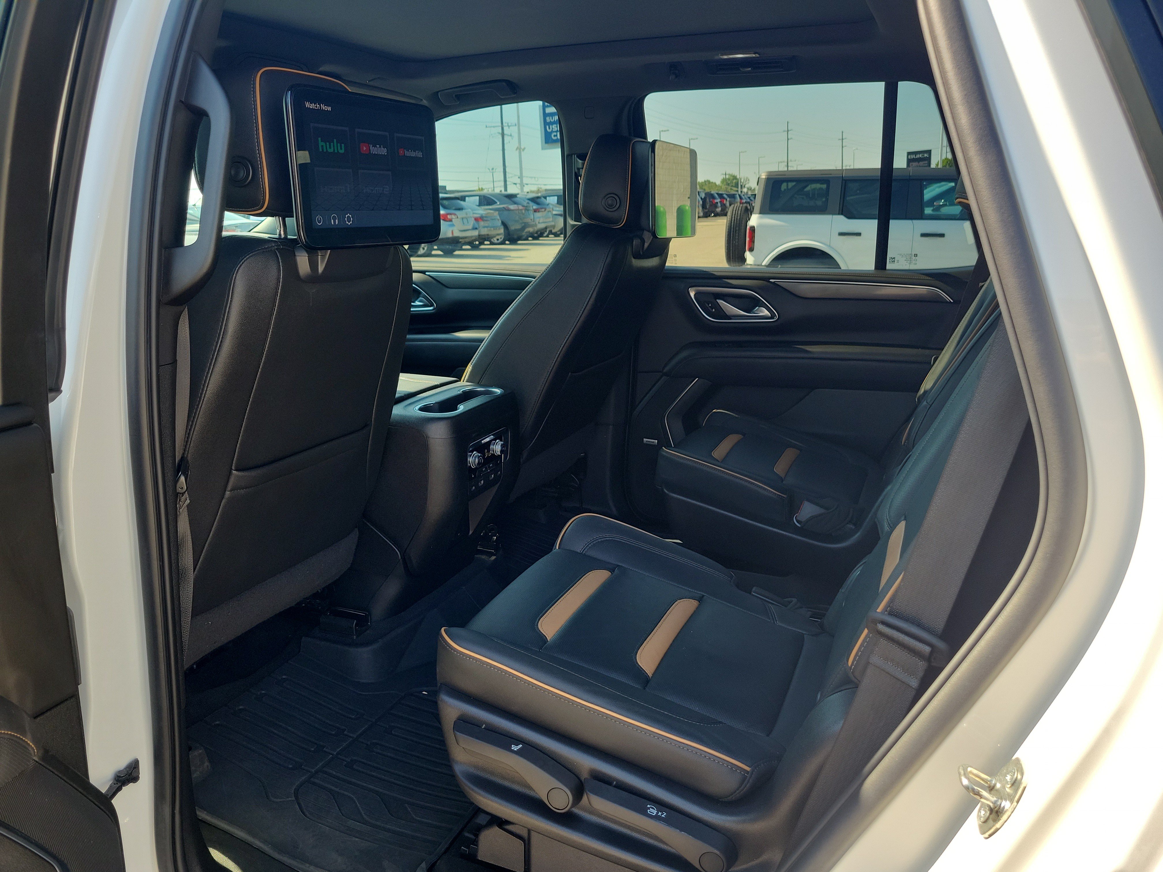 Used 2022 GMC Yukon AT4 w/ AT4 Premium Package AWD/4WD image 13