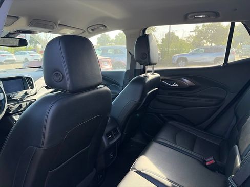 Used 2024 GMC Terrain SLT AWD/4WD image 7
