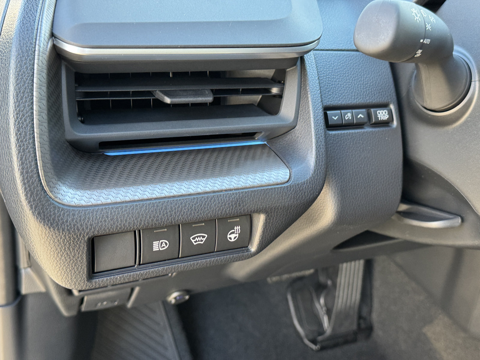 New 2027 Toyota Prius XLE FWD image 17