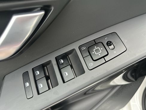 Used 2023 Kia Niro EX image 15