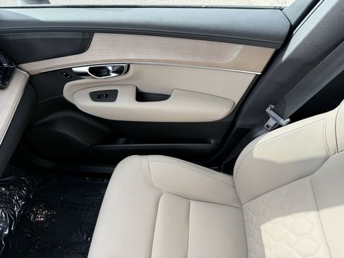 Certified 2025 Volvo XC90 B5 Plus image 34