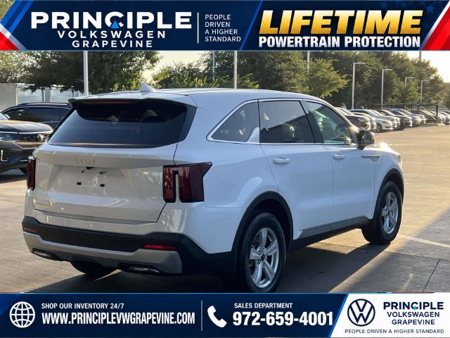 Used 2026 Kia Sorento LX FWD image 8