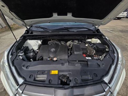 Used 2018 Toyota Highlander LE image 34
