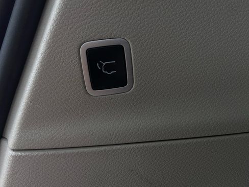 Used 2024 Chrysler Pacifica Touring-L FWD image 14