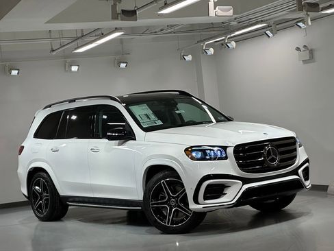 New 2026 Mercedes-Benz GLS 450 4MATIC image 2