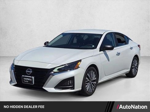 Used 2024 Nissan Altima 2.5 SV FWD image 1