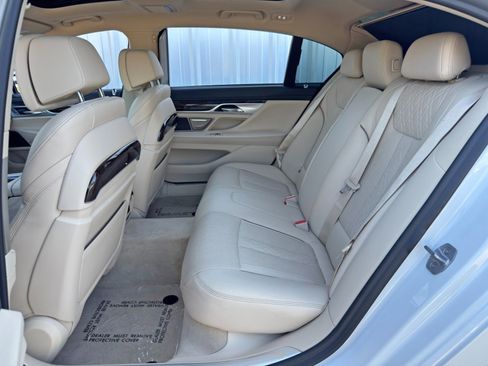 Used 2020 BMW 750i xDrive w/ Executive Package image 41